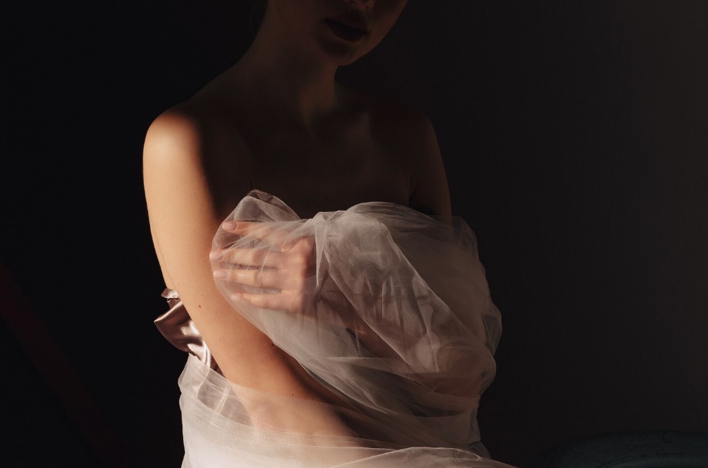 Abito da sera in fase di realizzazione con tessuti luxury